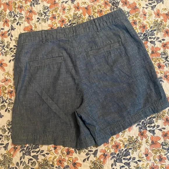 Gap Women’s chambray 5in shorts - Picture 2 of 3